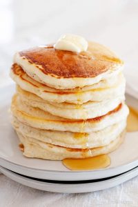 Lee más sobre el artículo Deliciosas y esponjosas: Aprende la mejor receta de pancakes caseros.