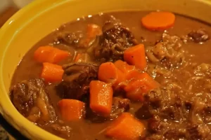Lee más sobre el artículo Delicioso guiso de carne: la receta perfecta para preparar un irresistible beef stew.