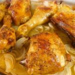 Lee más sobre el artículo Delicioso pollo al horno con papas: la receta fácil y rápida para sorprender a tus invitados.