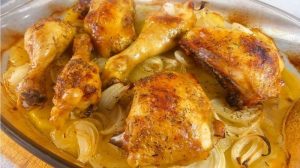 Lee más sobre el artículo Delicioso pollo al horno con papas: la receta fácil y rápida para sorprender a tus invitados.