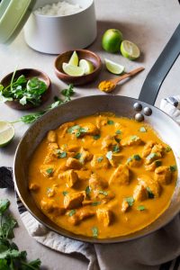 Lee más sobre el artículo Descubre cómo preparar un delicioso pollo al curry en casa