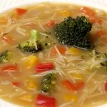 Lee más sobre el artículo Sopa saludable de fideo y verduras para disfrutar en cualquier ocasión