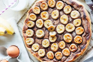 Lee más sobre el artículo Delicias Tropicales: Cómo Preparar la Mejor Tarta de Plátano en Casa