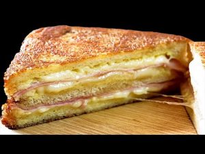 Lee más sobre el artículo Descubre el Encanto del Sandwich Montecristo: Historia, Receta y Variaciones Únicas