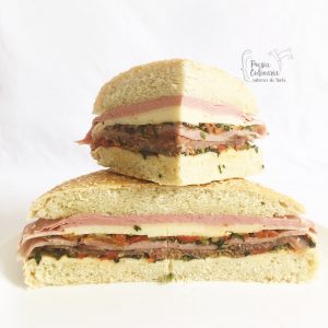 Lee más sobre el artículo Elaboración Paso a Paso del Auténtico Sandwich Muffuletta: Un Clásico de la Cocina de Nueva Orleans